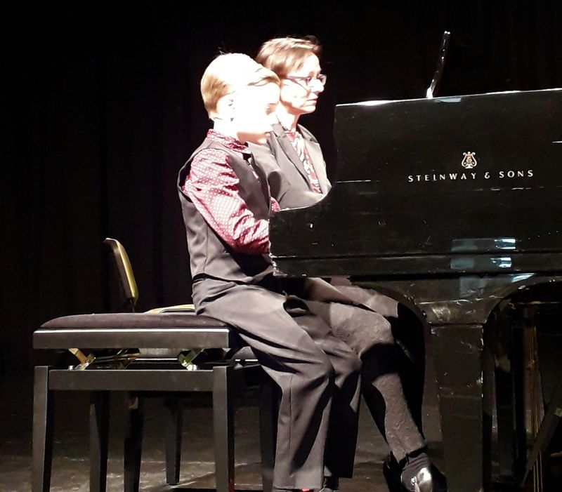Nemzetközi zongoraversenyen arany minősítést kapott diákunk, Marosvölgyi Zalán